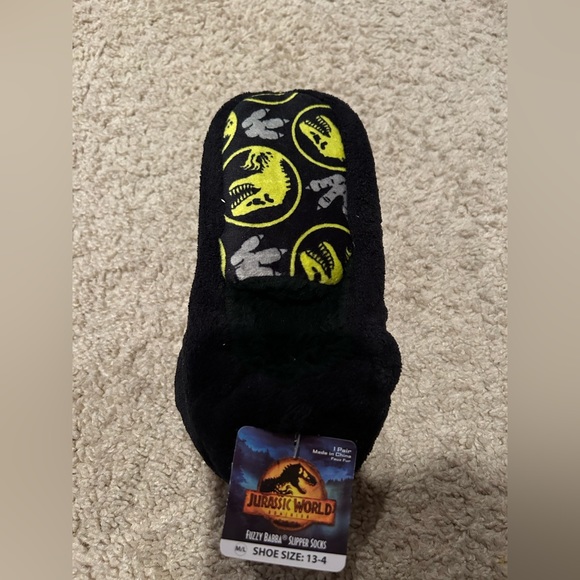 Jurassic World Fuzzy Babba Slipper Socks sz 13-4 - Picture 1 of 3